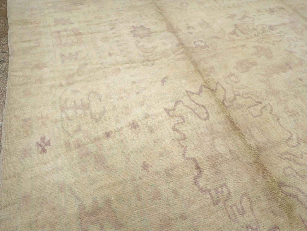 An Oushak Carpet, No.10280 - Gss