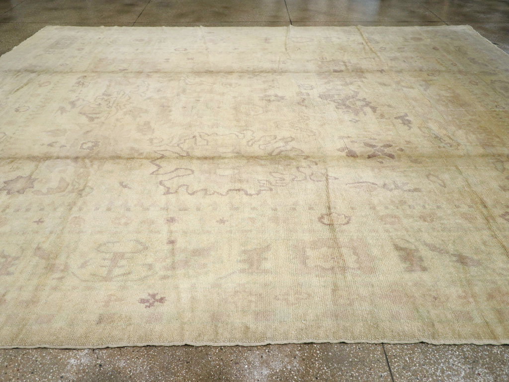 An Oushak Carpet, No.10280 - Gss