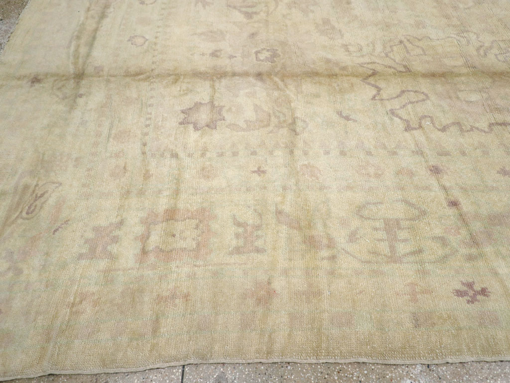 An Oushak Carpet, No.10280 - Gss