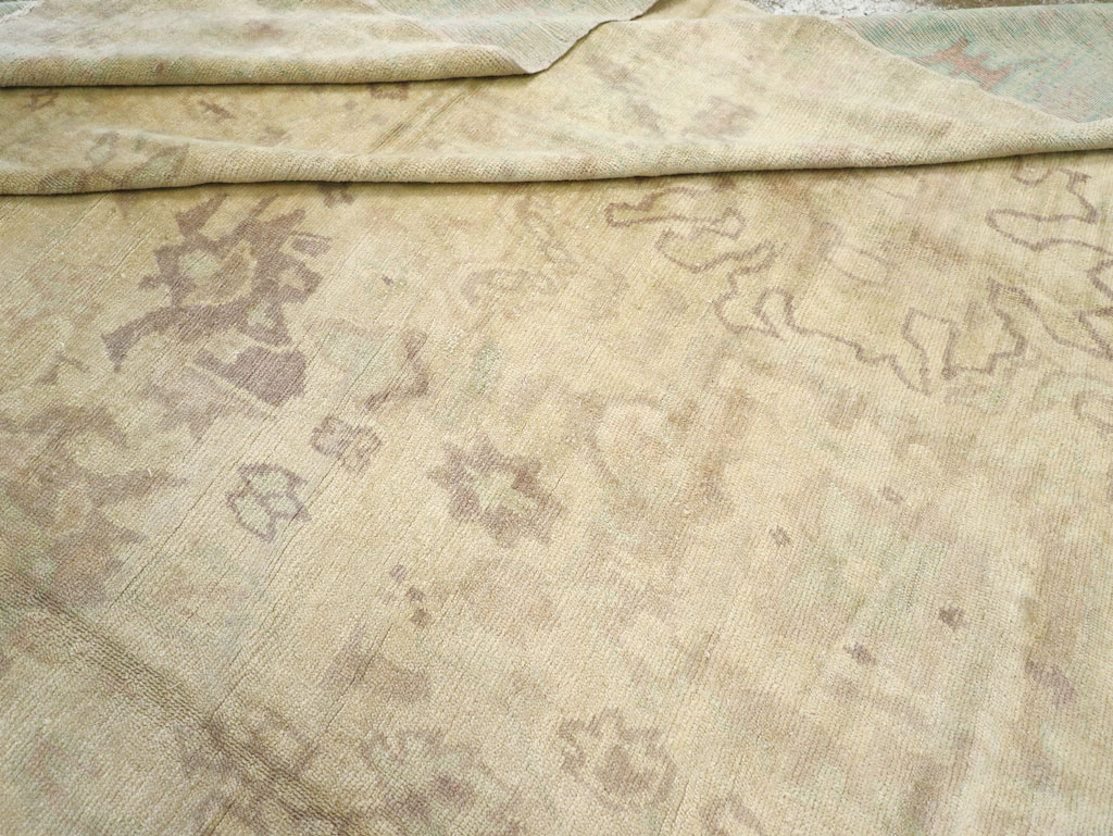An Oushak Carpet, No.10280 - Gss