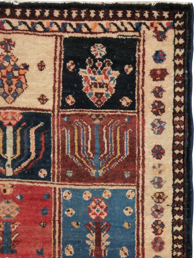 Vintage Persian Bakhtiari Rug, No.11901 - Gss