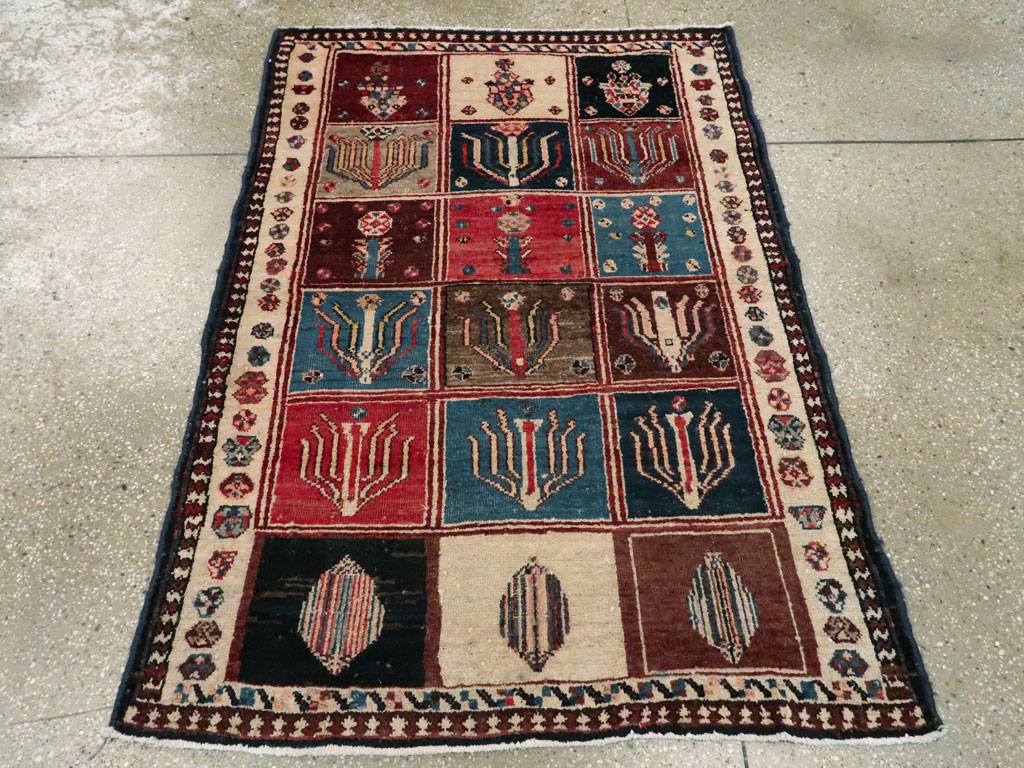Vintage Persian Bakhtiari Rug, No.11901 - Gss