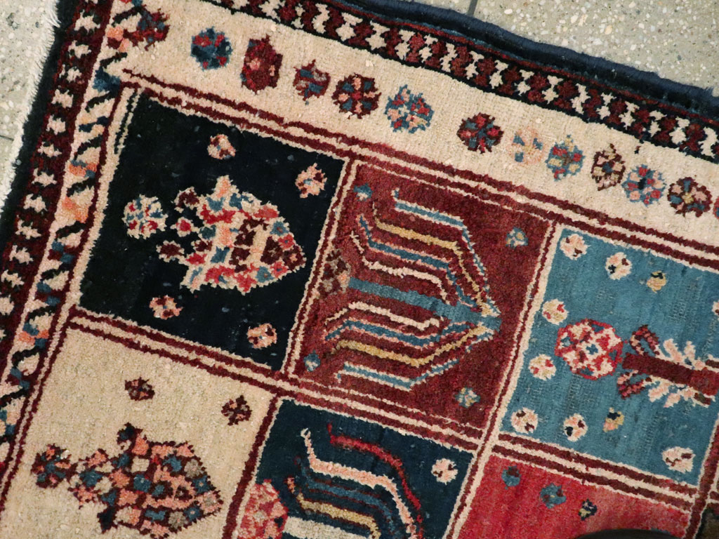 Vintage Persian Bakhtiari Rug, No.11901 - Gss