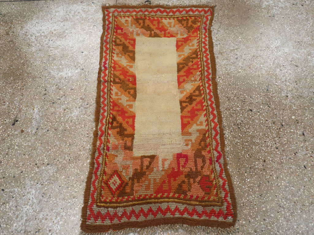 Vintage Continental European Throw Rug, No.12153 - Gss