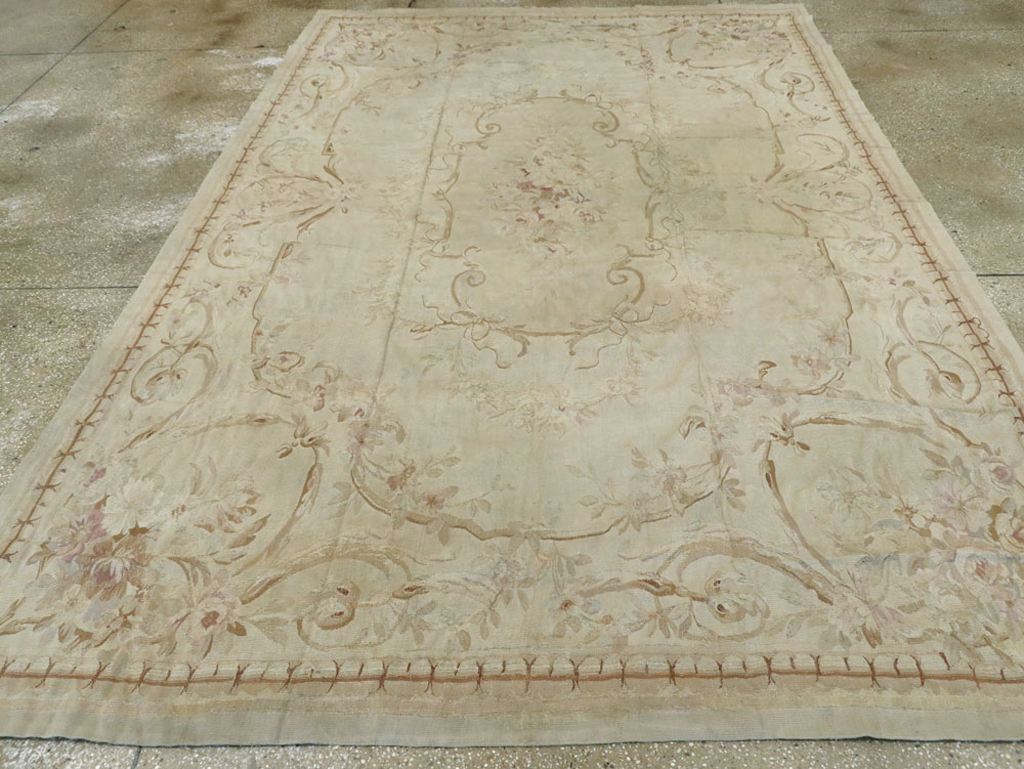 Antique French Aubusson Rug, No.13096 - Gss