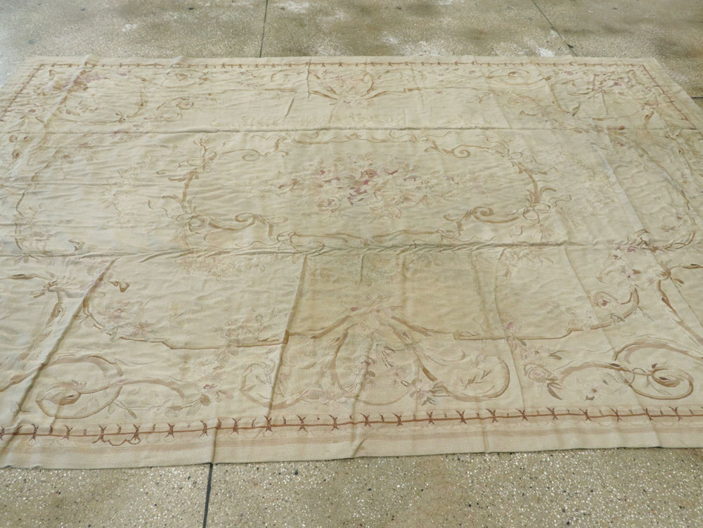 Antique French Aubusson Rug, No.13096 - Gss