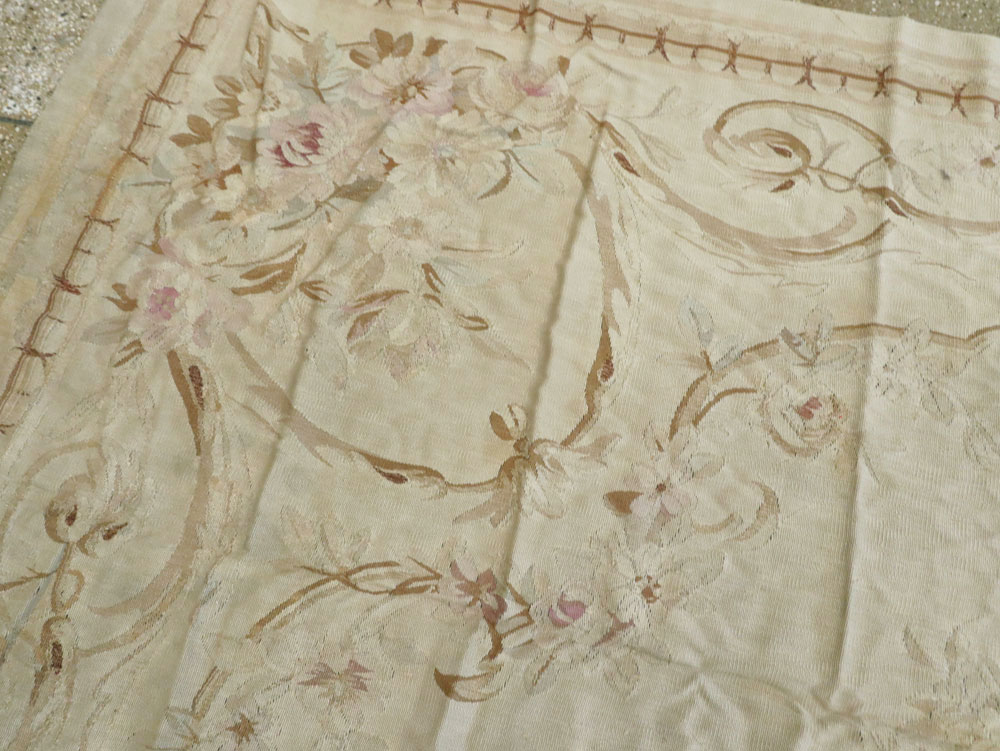 Antique French Aubusson Rug, No.13096 - Gss