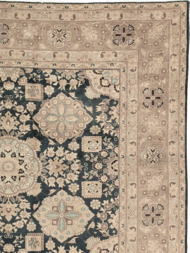 Antique Persian Tabriz Carpet, No.13641 - Gss