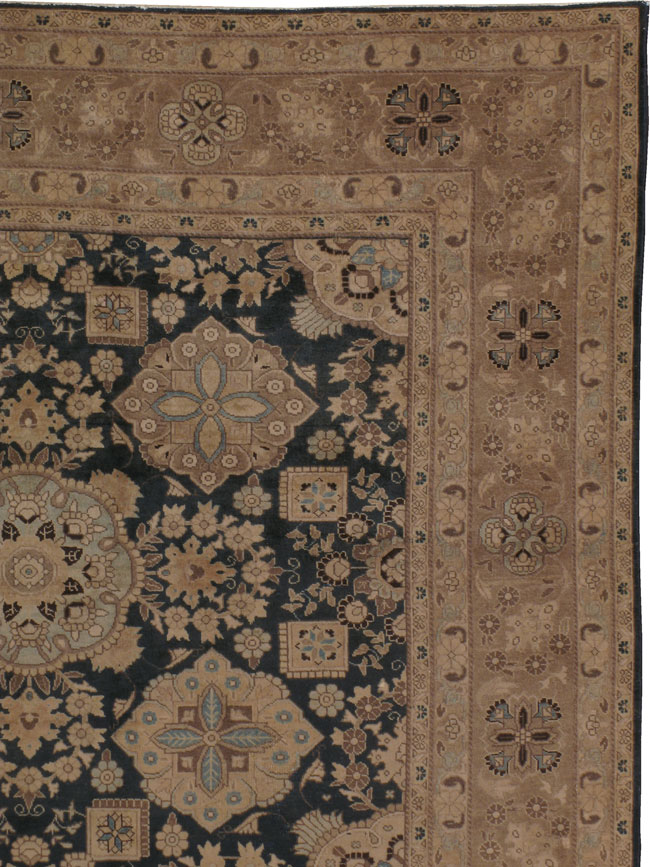 Antique Persian Tabriz Carpet, No.13641 - Gss