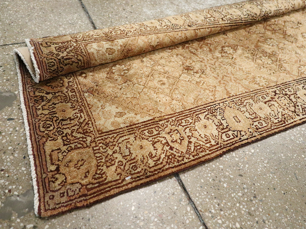 Vintage Indian Amritsar Runner, No.13974 - Gss