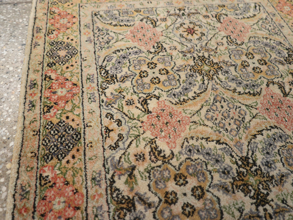 Antique Turkish Sivas Rug, No.14230 - Gss