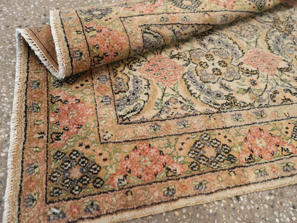 Antique Turkish Sivas Rug, No.14230 - Gss