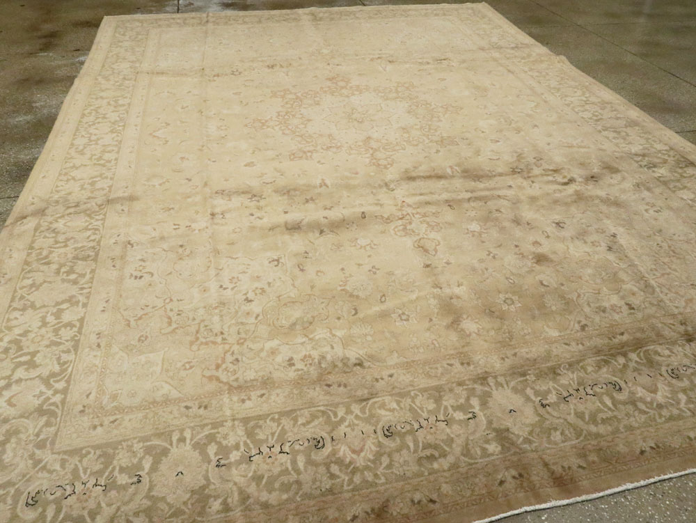 Vintage Persian Tabriz Carpet, No.14669 - Gss