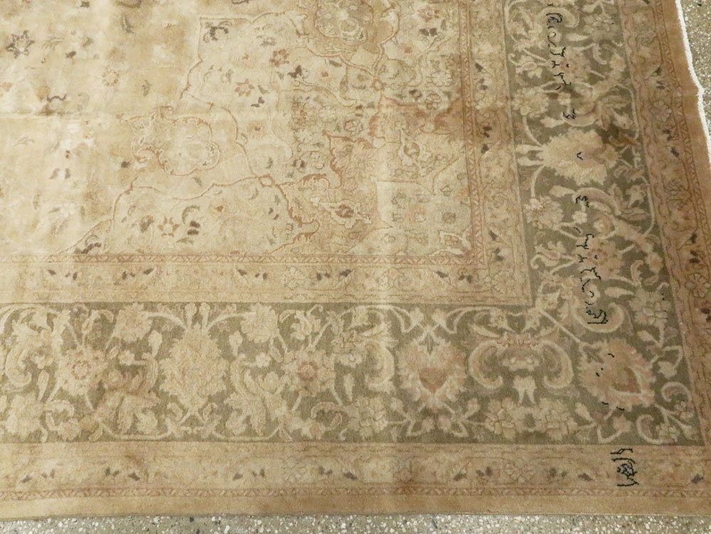 Vintage Persian Tabriz Carpet, No.14669 - Gss