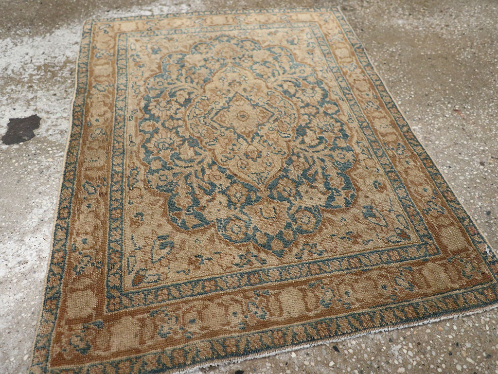 Antique Persian Mashad Throw Rug, No.15334 - Gss