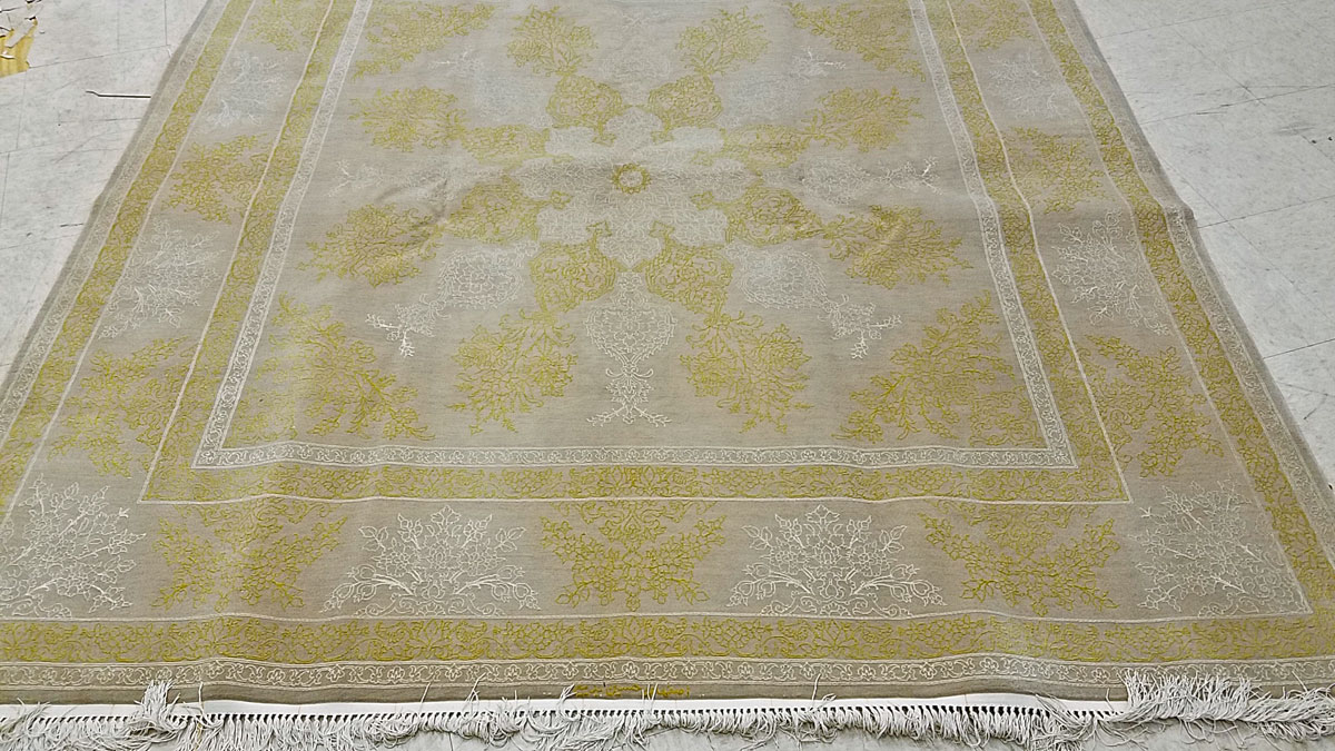 Vintage Persian Isfahan Square Rug, No.15428 - Gss