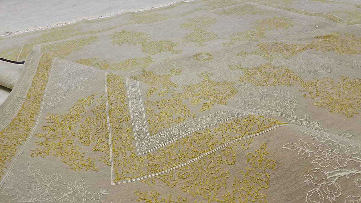 Vintage Persian Isfahan Square Rug, No.15428 - Gss