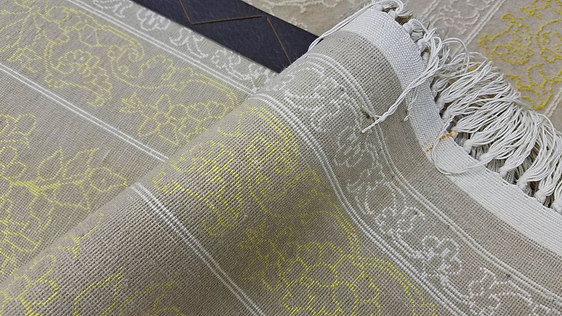 Vintage Persian Isfahan Square Rug, No.15428 - Gss