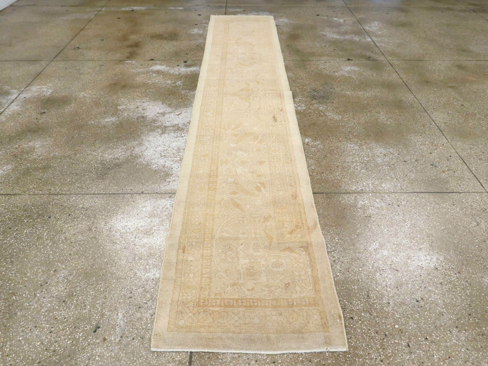 Vintage Indian Agra Runner, No.15725 - Gss