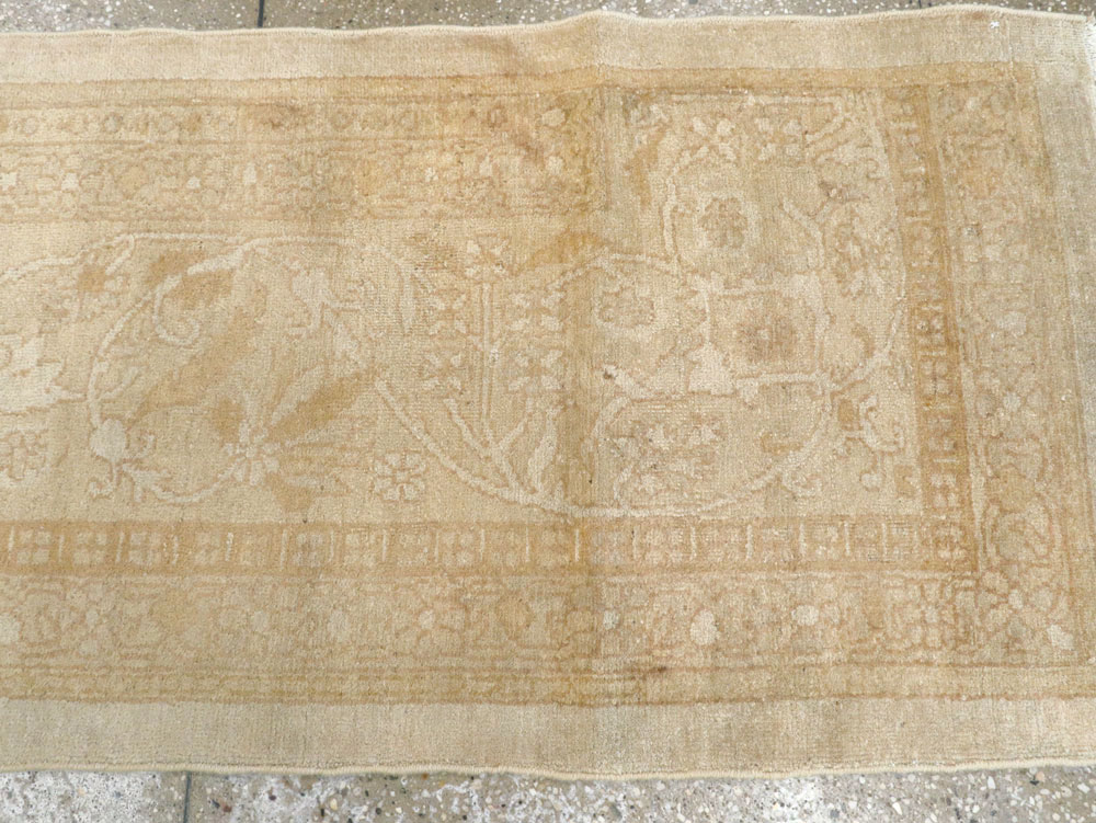 Vintage Indian Agra Runner, No.15725 - Gss