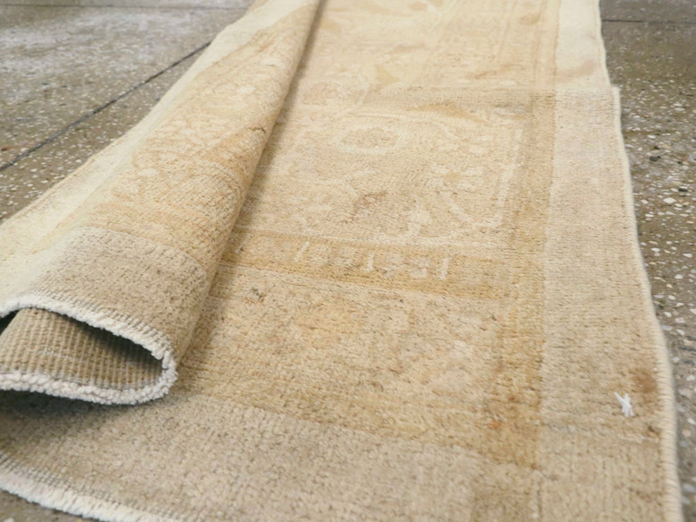 Vintage Indian Agra Runner, No.15725 - Gss