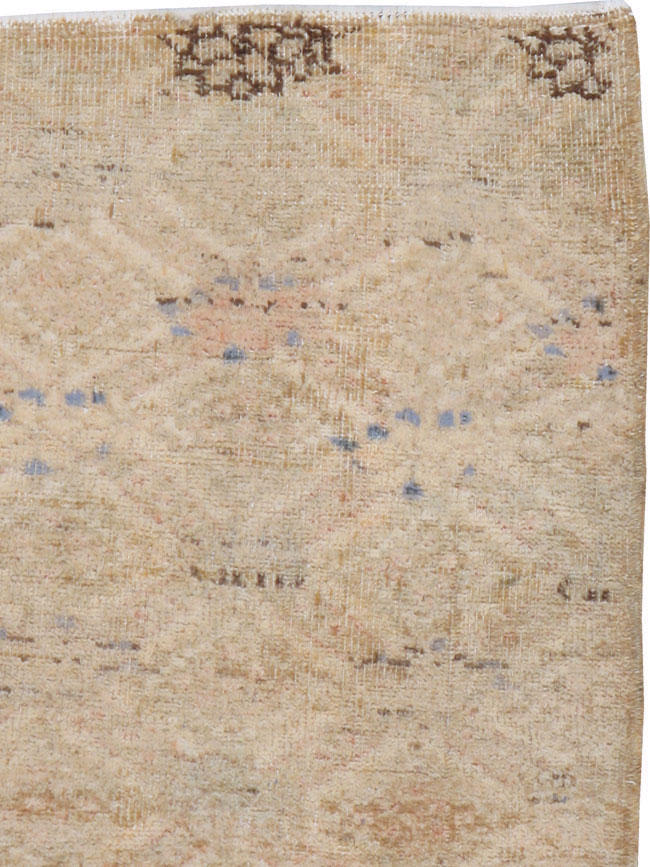 Vintage Turkish Anatolian Square Rug, No.15961 - Gss