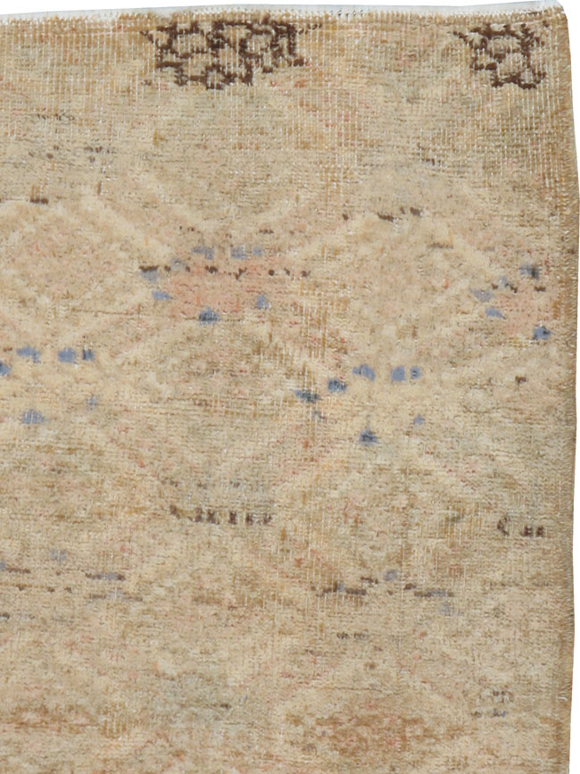 Vintage Turkish Anatolian Square Rug, No.15961 - Gss