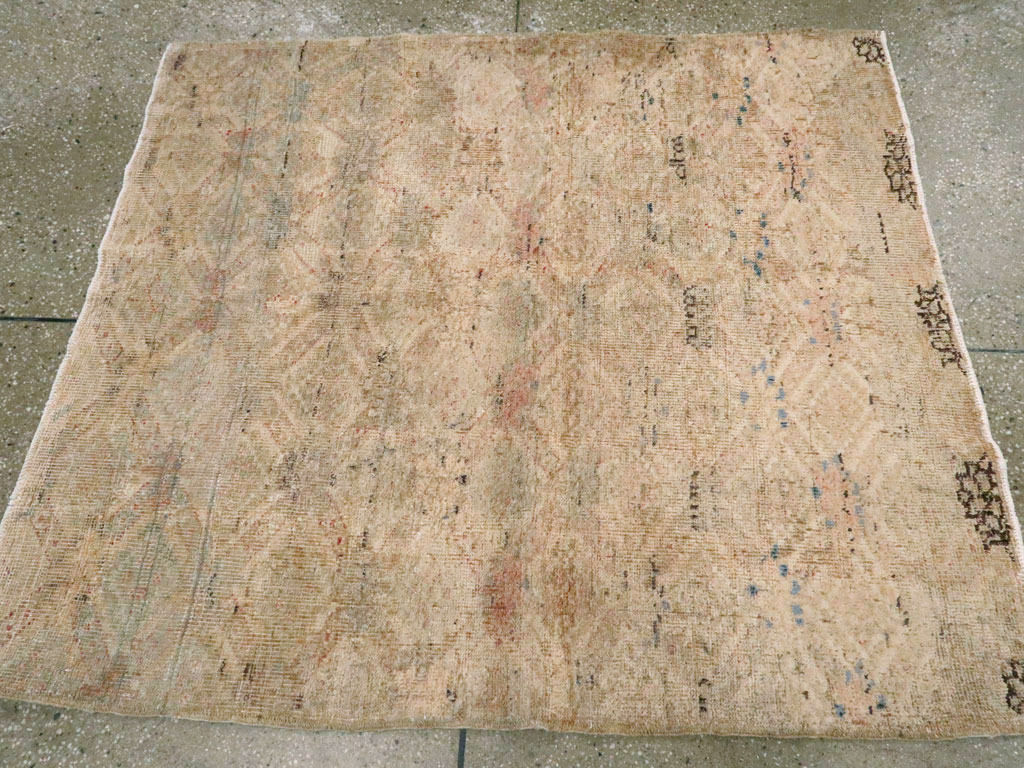 Vintage Turkish Anatolian Square Rug, No.15961 - Gss