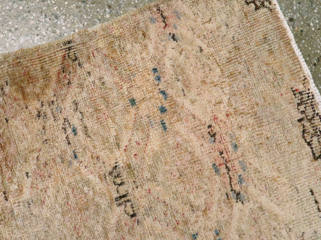 Vintage Turkish Anatolian Square Rug, No.15961 - Gss