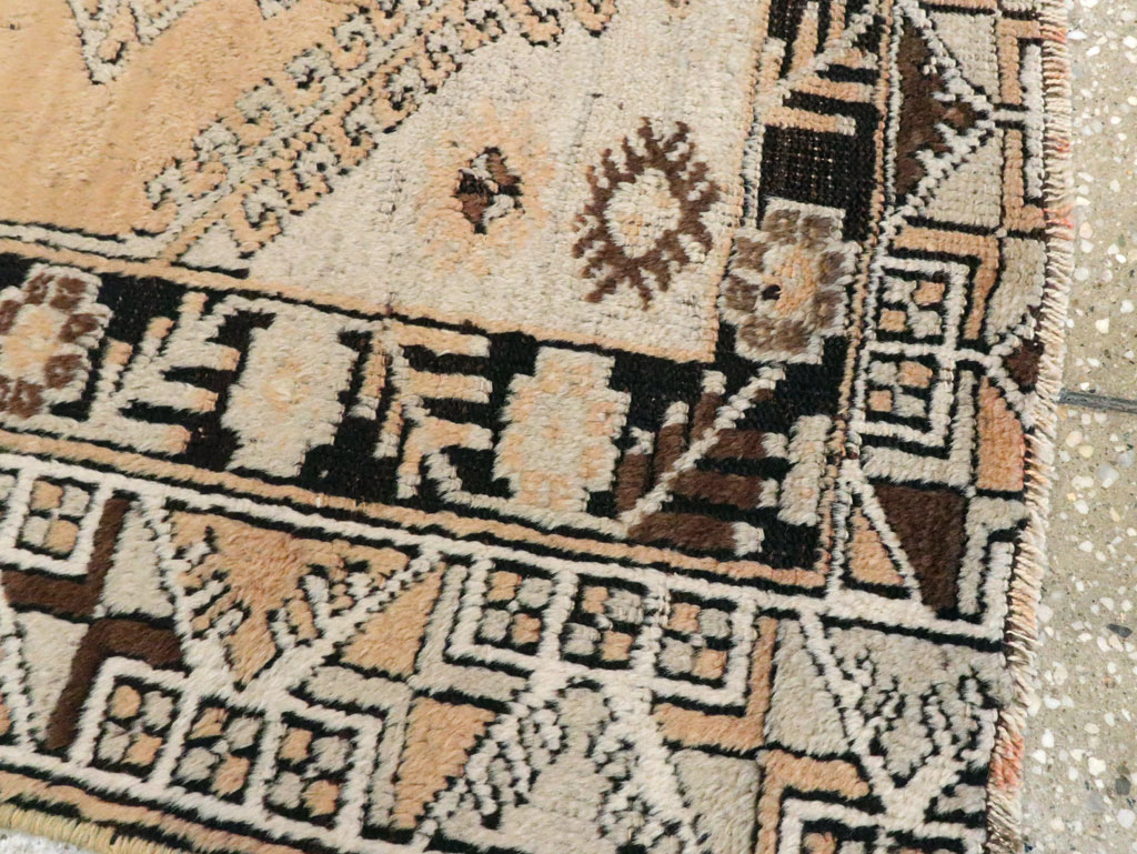 Vintage Turkish Ghiordes Rug, No.16195 - Gss