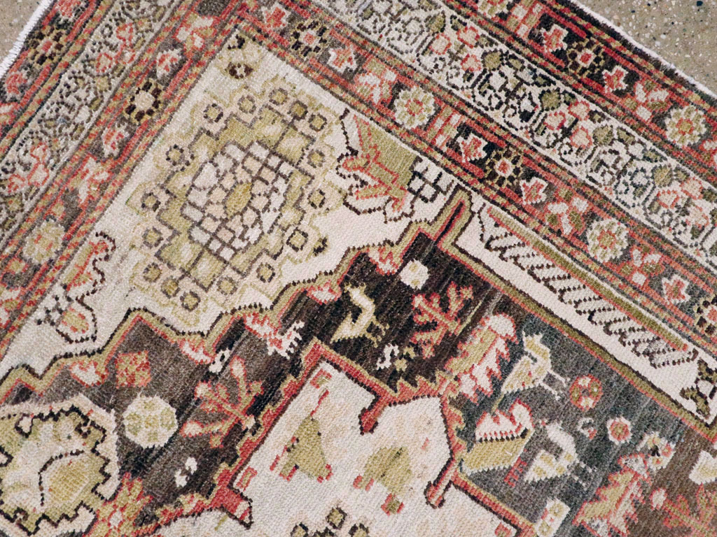 Vintage Persian Shiraz Rug, No.20644 - Gss