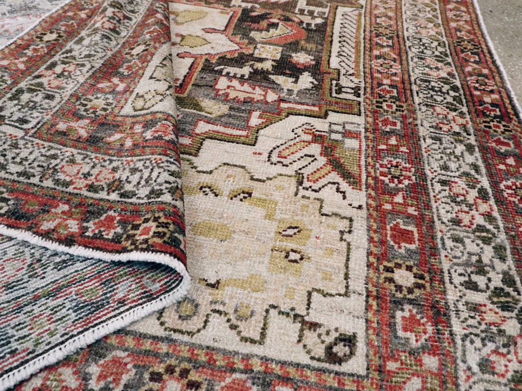 Vintage Persian Shiraz Rug, No.20644 - Gss