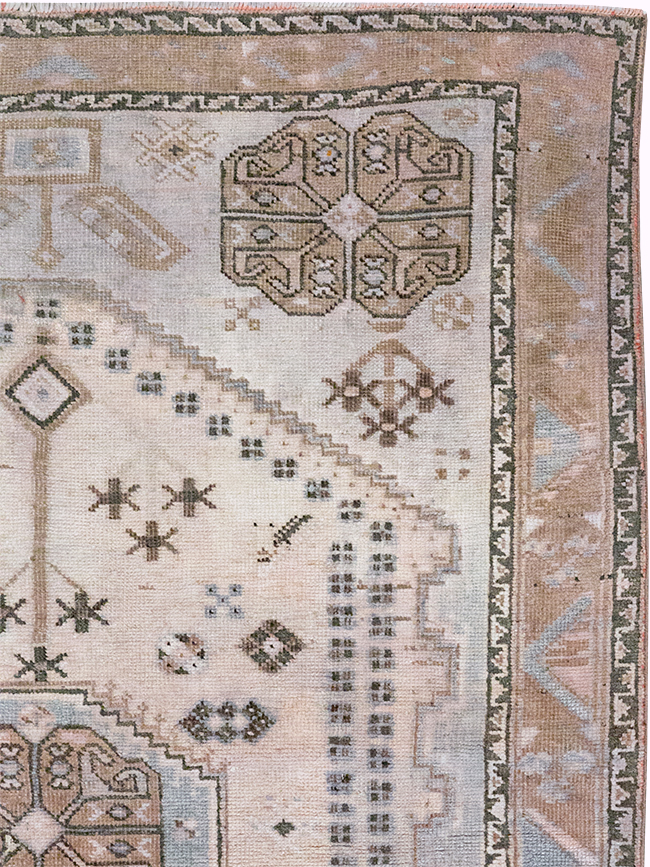 Vintage Persian Shiraz Throw Rug, No.21304 - Gss