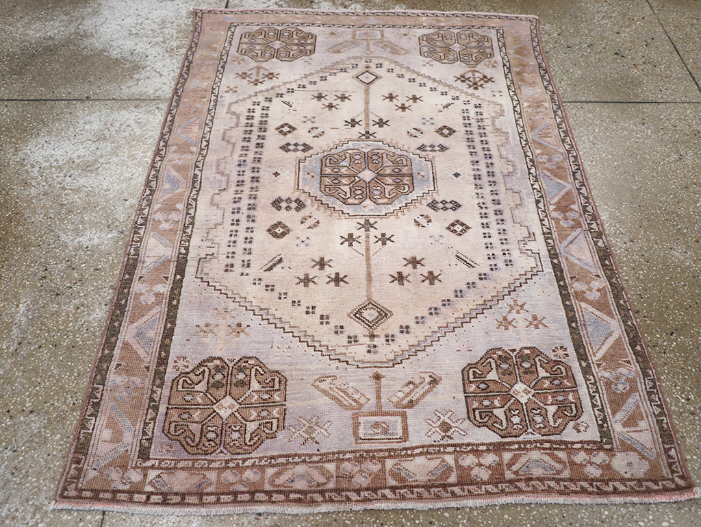 Vintage Persian Shiraz Throw Rug, No.21304 - Gss
