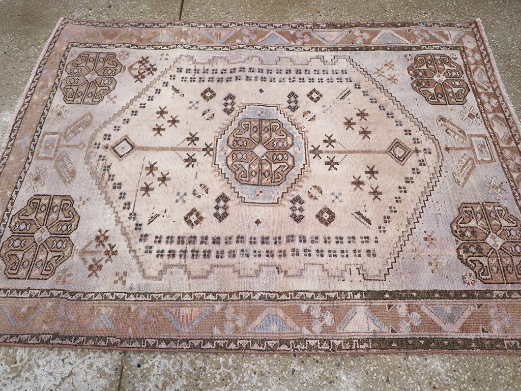 Vintage Persian Shiraz Throw Rug, No.21304 - Gss