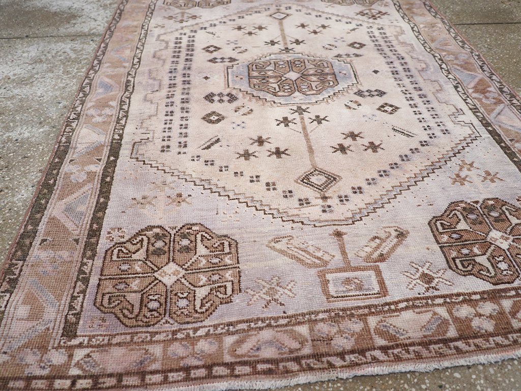 Vintage Persian Shiraz Throw Rug, No.21304 - Gss