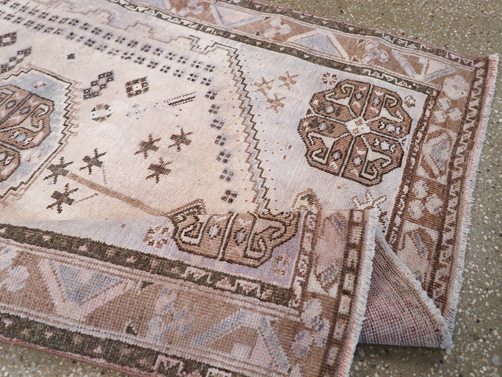 Vintage Persian Shiraz Throw Rug, No.21304 - Gss