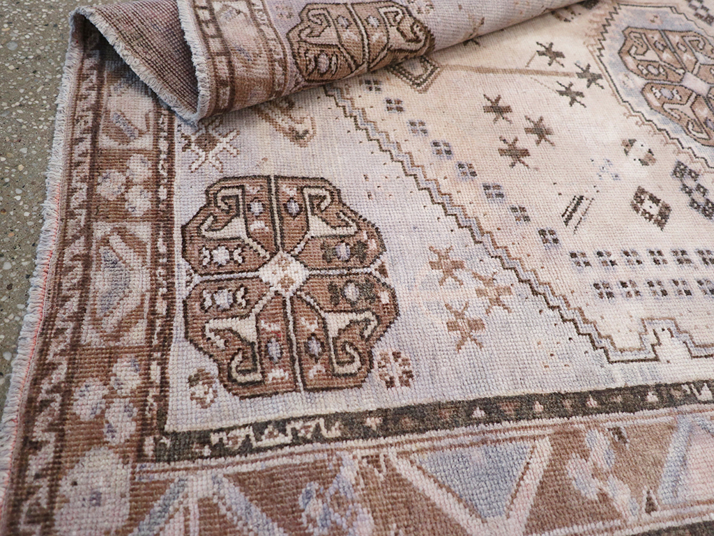 Vintage Persian Shiraz Throw Rug, No.21304 - Gss