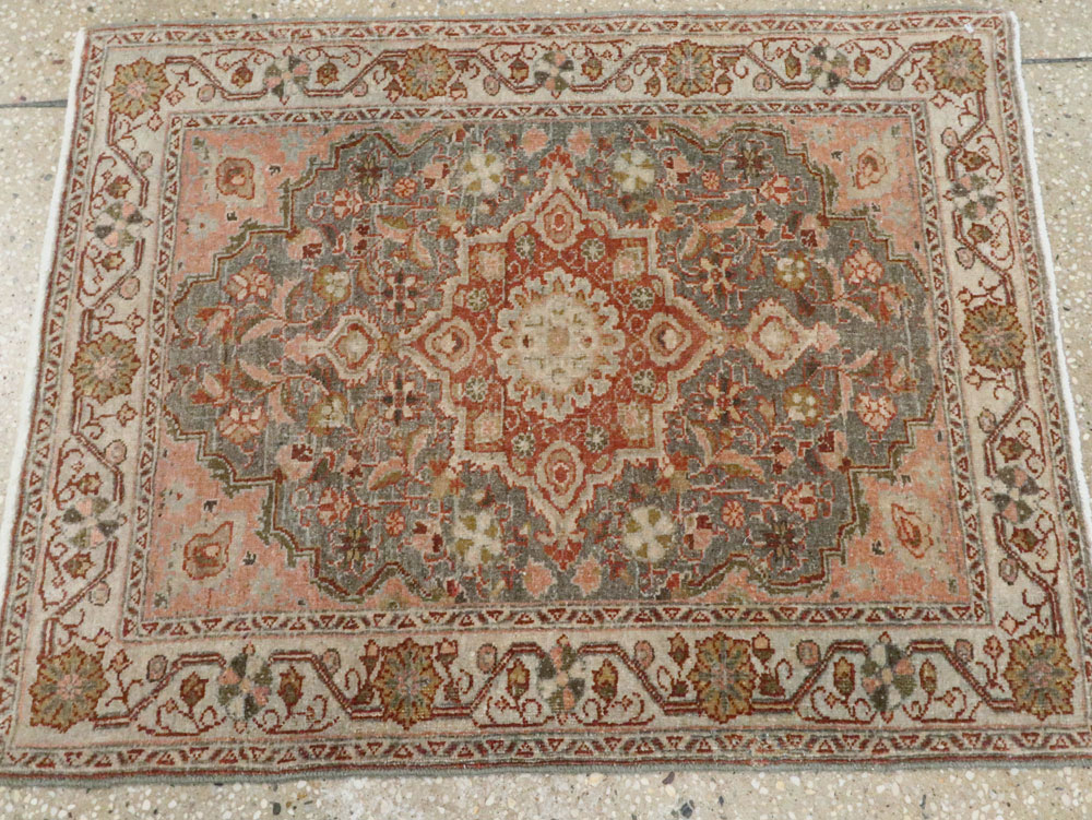 Vintage Persian Sarouk Rug, No.21428 - Gss