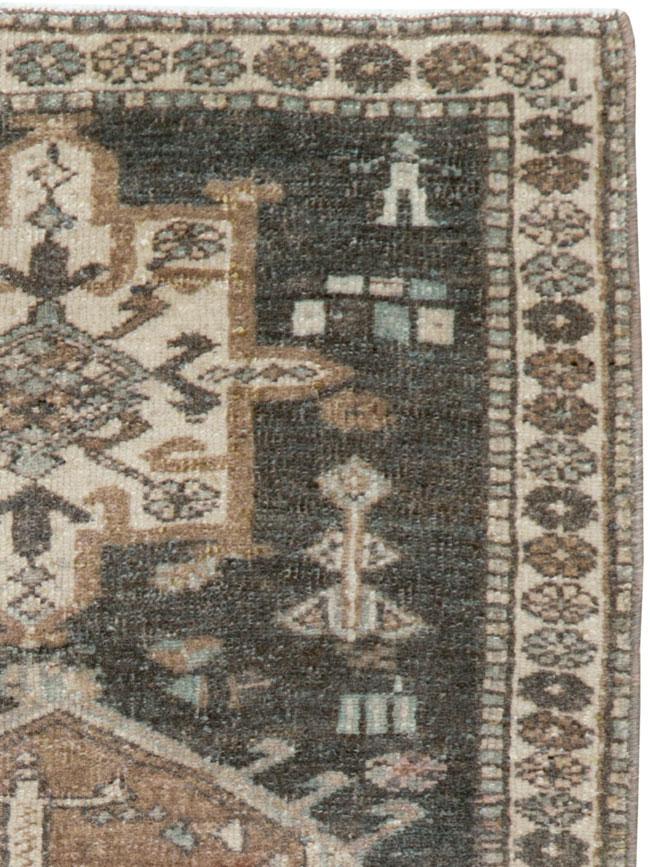 Vintage Persian Karajeh Throw Rug, No.21872 - Gss