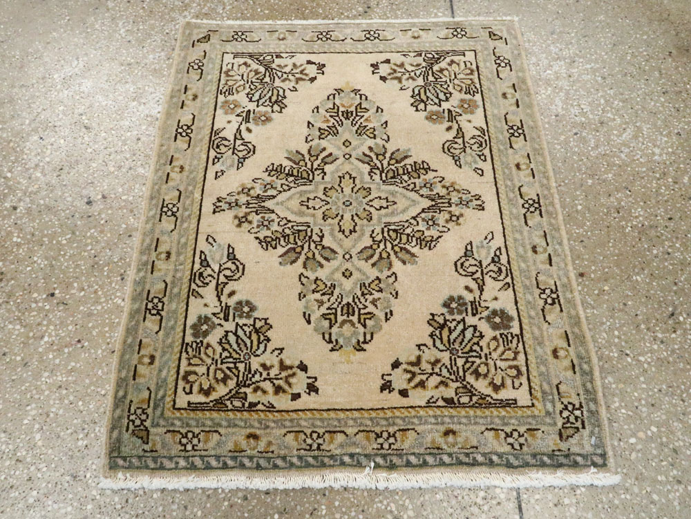 Vintage Persian Sarouk Rug, No.21877 - Gss
