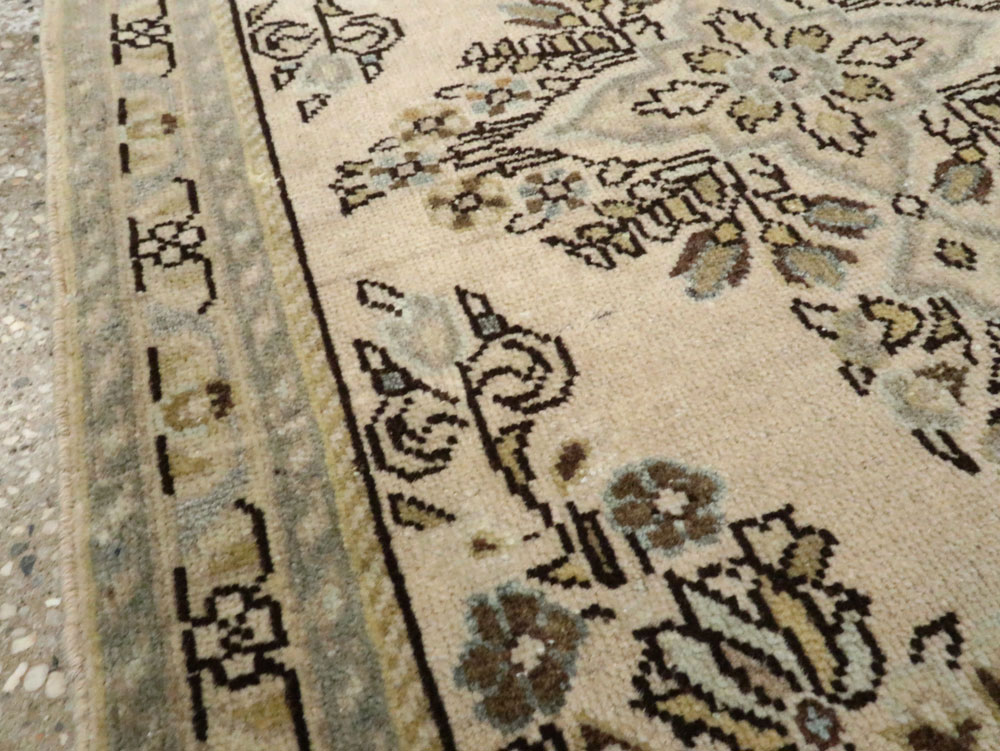 Vintage Persian Sarouk Rug, No.21877 - Gss