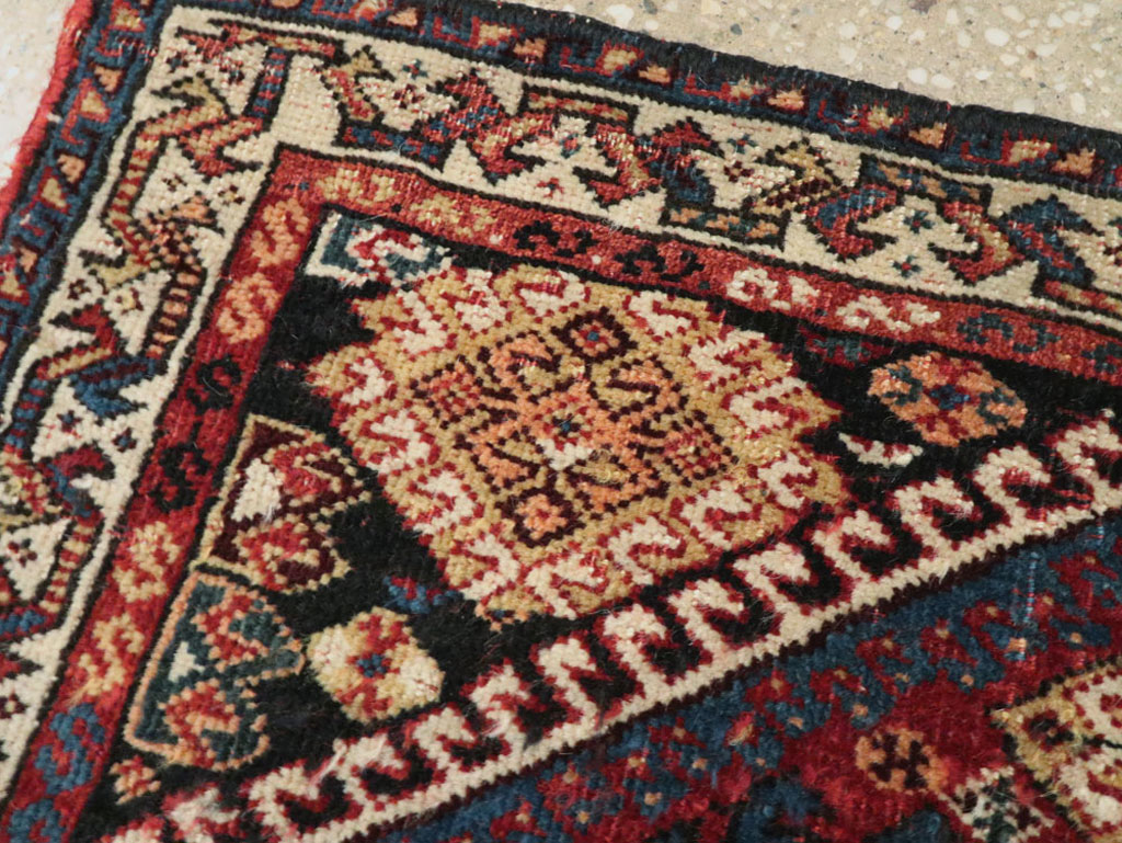 Antique Persian Qashqai Rug, No.22076 - Gss