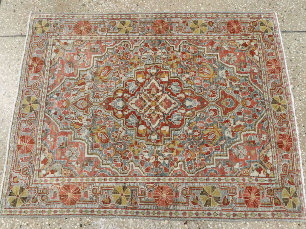 Antique Persian Sarouk Rug, No.22275 - Gss