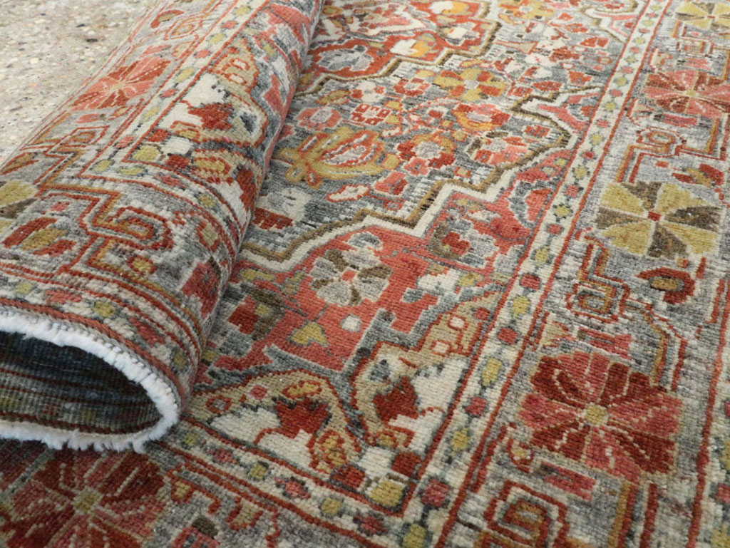 Antique Persian Sarouk Rug, No.22275 - Gss