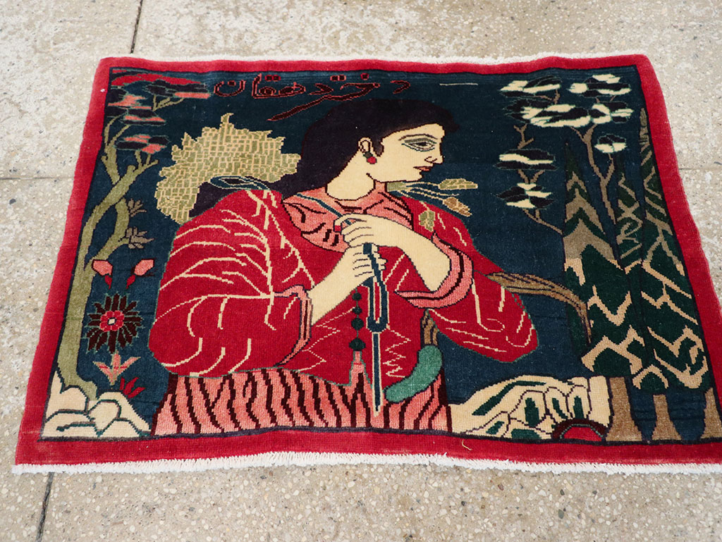 Vintage Persian Mahal Pictorial Rug, No.22402 - Gss