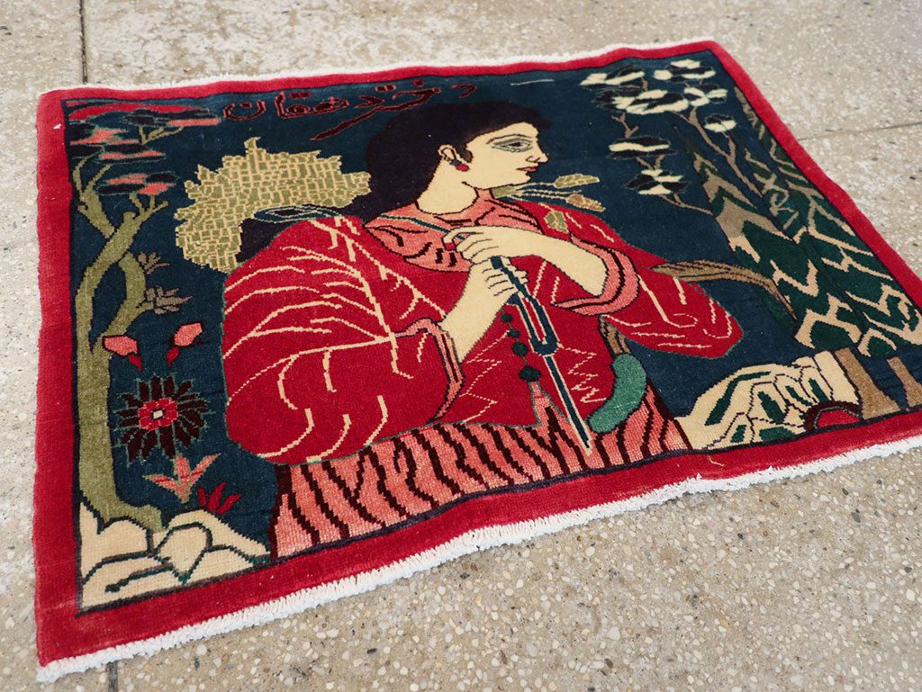 Vintage Persian Mahal Pictorial Rug, No.22402 - Gss