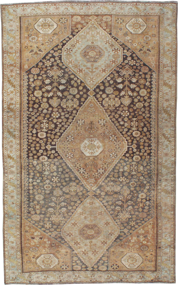 Antique Persian Shiraz Rug, No.22496 - Gss
