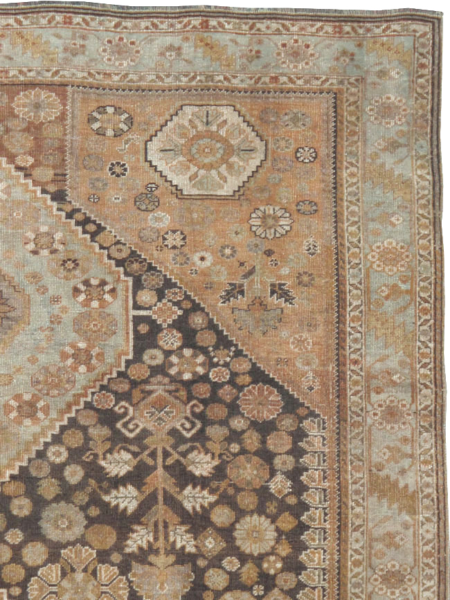 Antique Persian Shiraz Rug, No.22496 - Gss