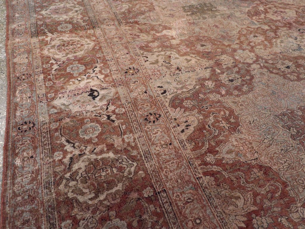 Antique Persian Isfahan Carpet, No.22505 - Gss